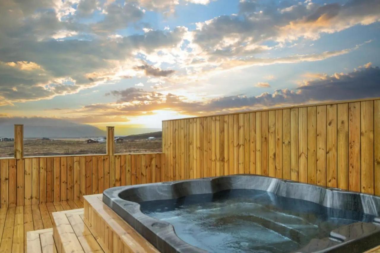 Luxury Log Home With A Hot Tub Selfoss Zewnętrze zdjęcie