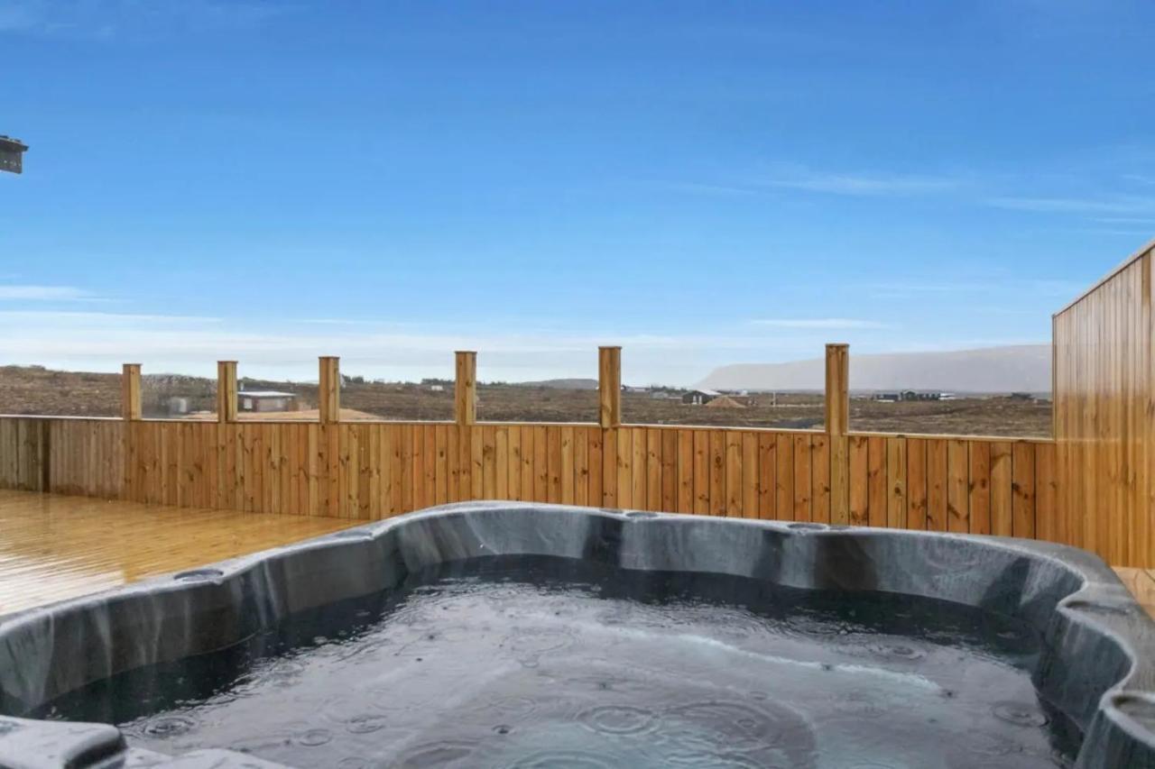 Luxury Log Home With A Hot Tub Selfoss Zewnętrze zdjęcie