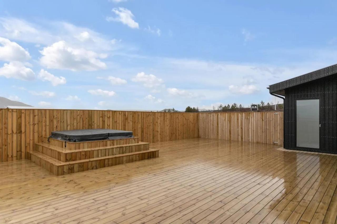 Luxury Log Home With A Hot Tub Selfoss Zewnętrze zdjęcie