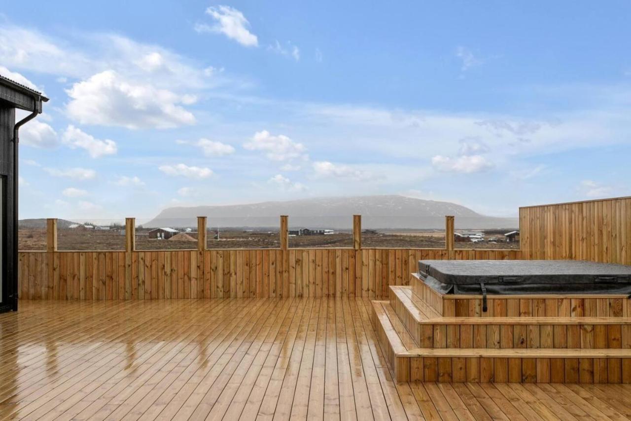 Luxury Log Home With A Hot Tub Selfoss Zewnętrze zdjęcie